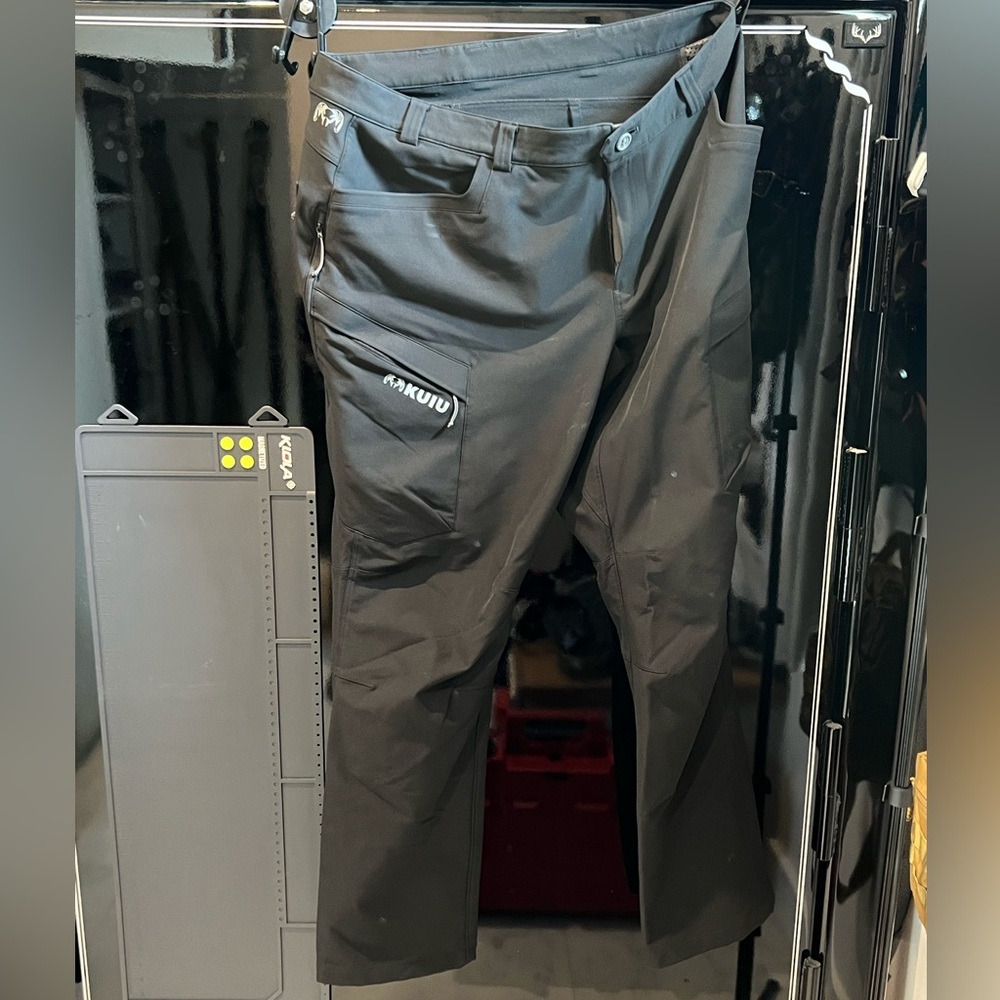 42T kuiu attack pants. Black